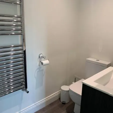 Church View York, 4 Bedroom Sleeps 8 Parking Wifi Patio Lejlighed