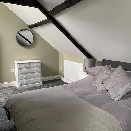 Church View York, 4 Bedroom Sleeps 8 Parking Wifi Patio Lejlighed York