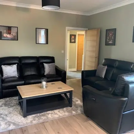 Church View York, 4 Bedroom Sleeps 8 Parking Wifi Patio Lejlighed York