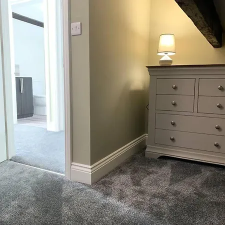 Church View York, 4 Bedroom Sleeps 8 Parking Wifi Patio * York