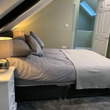 Church View York, 4 Bedroom Sleeps 8 Parking Wifi Patio Lejlighed *