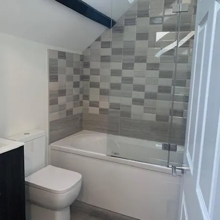 Church View York, 4 Bedroom Sleeps 8 Parking Wifi Patio * York