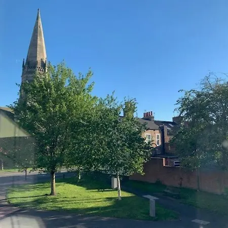 Church View York, 4 Bedroom Sleeps 8 Parking Wifi Patio Lejlighed *