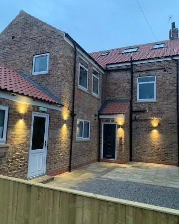Church View York, 4 Bedroom Sleeps 8 Parking Wifi Patio Lejlighed *
